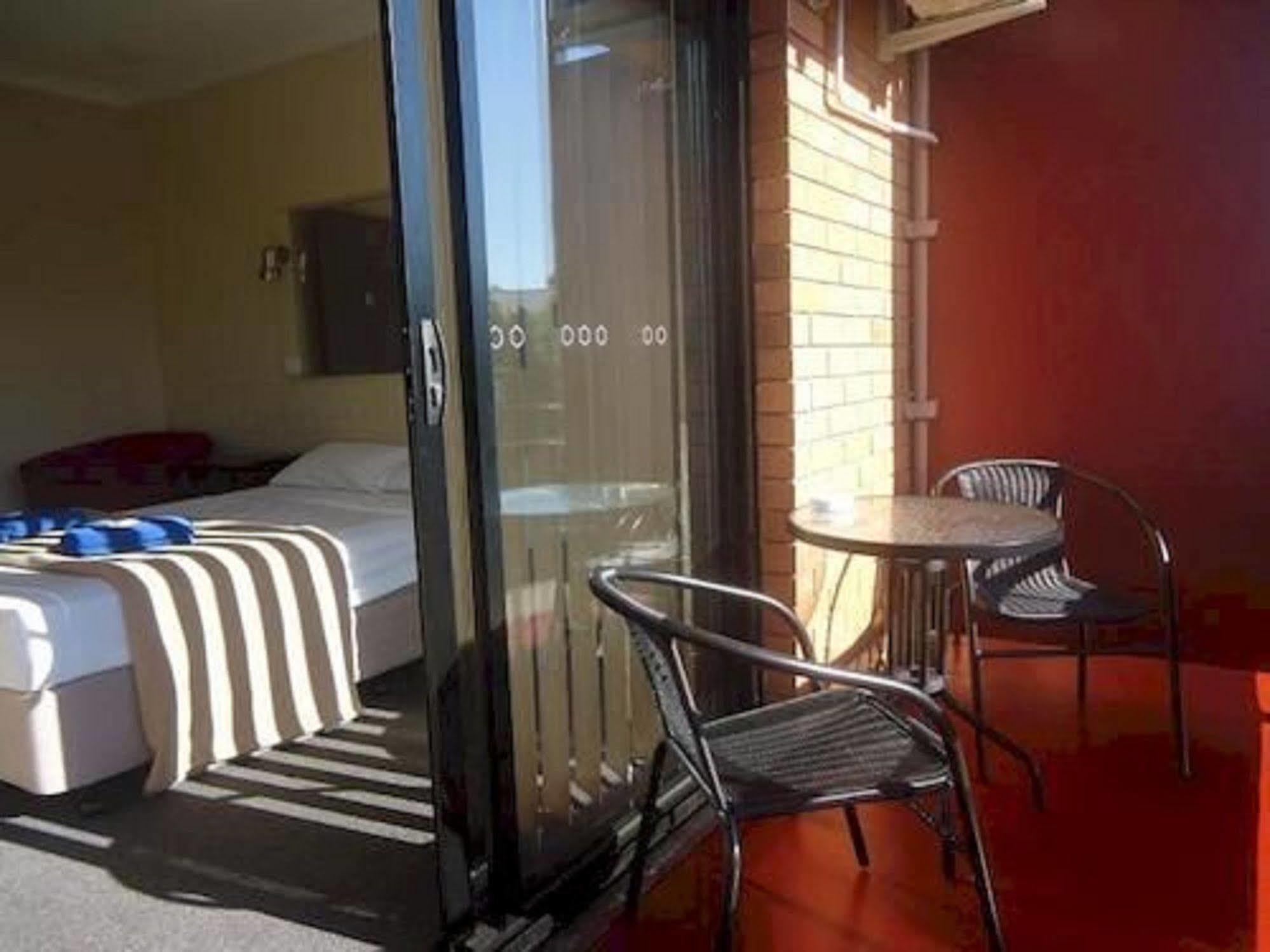 בריסביין Kingsford Riverside Inn מראה חיצוני תמונה