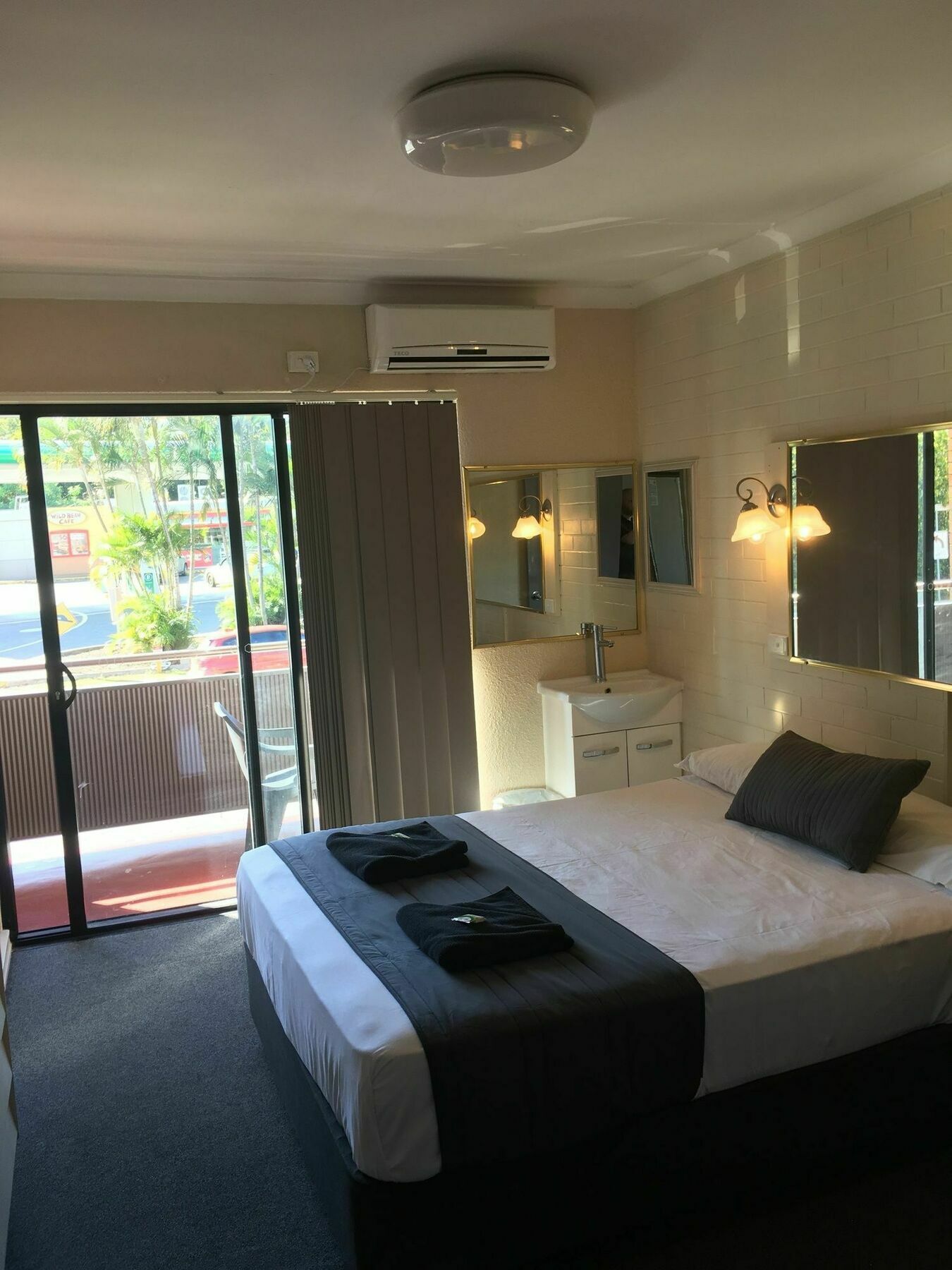 בריסביין Kingsford Riverside Inn מראה חיצוני תמונה