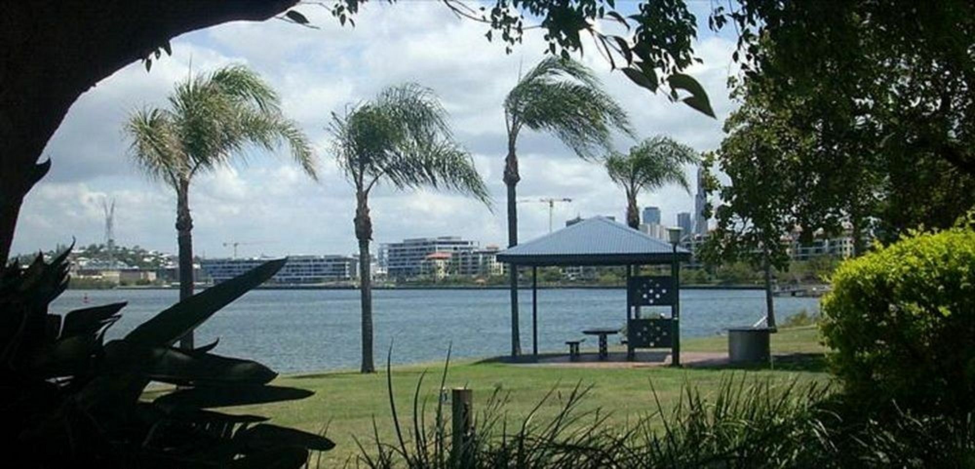 בריסביין Kingsford Riverside Inn מראה חיצוני תמונה